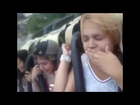 ragazza sulla GIOSTRA prova a resistere ma si arrende e VOMITA