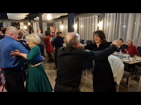 7 kwietnia 2024 ciekawy taniec z improwizacją - partner ładnie prowadzi partnerkę!