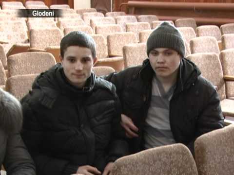 2012 03 05 S  Tinerii din Glodeni  incurajati sa se implice in solutionarea problemelor comunitatii