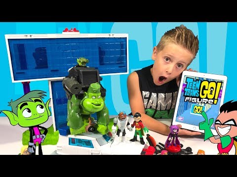 Little Flash plays Teen Titans Go Figure!