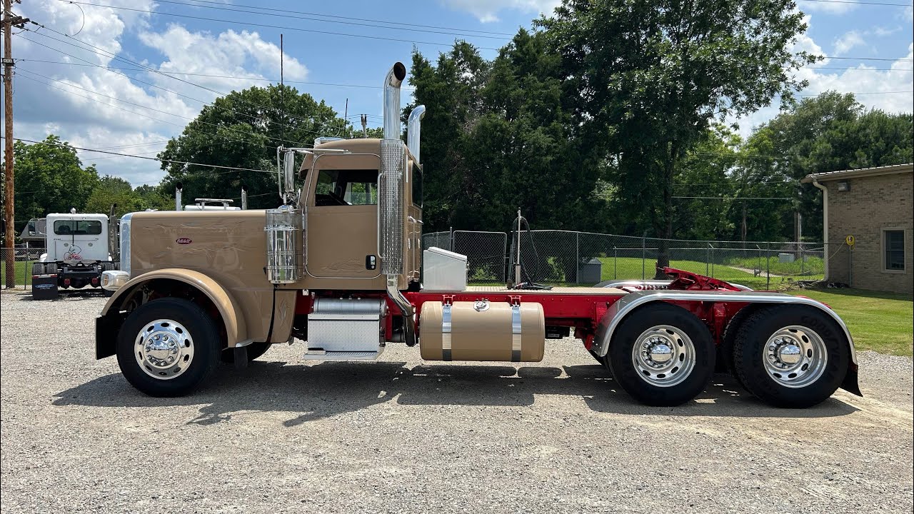 2021 Peterbilt 389 Daycab! 46k Rears 18 SP 605 HP 2050tq!