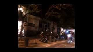 preview picture of video 'Calle céntrica Av. Julio A. Roca de noche - Villa General Belgrano'