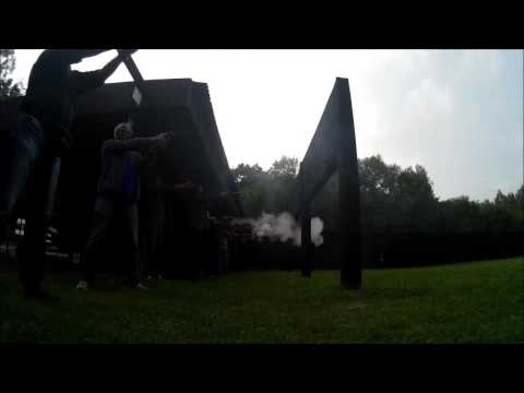 Wspólne strzelanie na strzelnicy - zasłona dymna