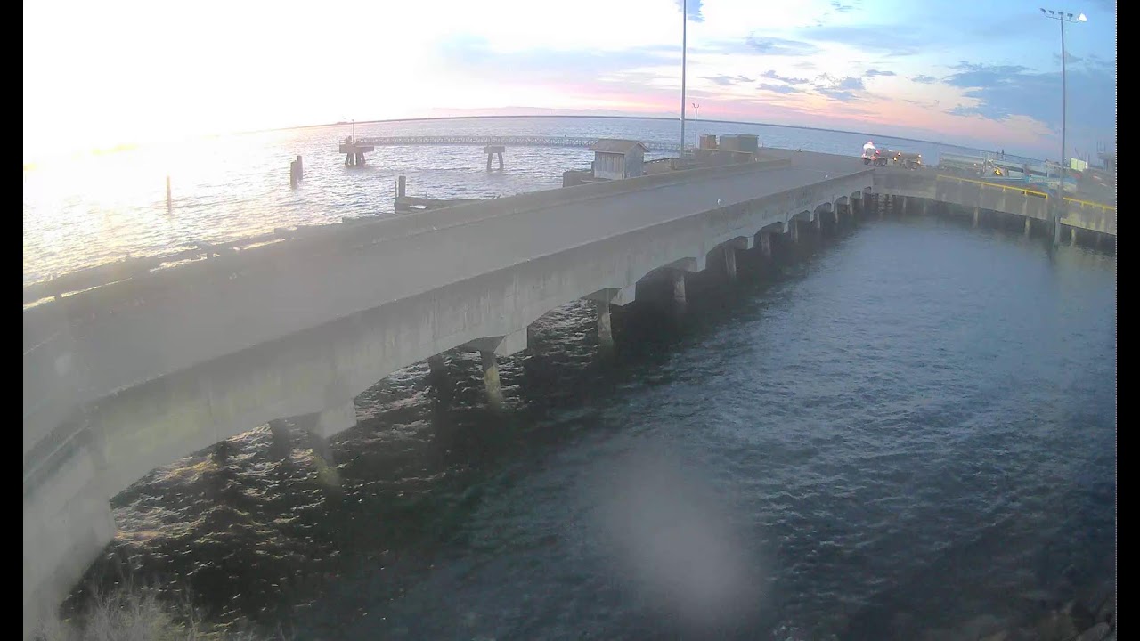 Live webcam view of Port Angeles Harbor Pier