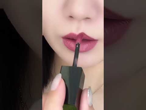 Testing Viral TikTok Makeup Hacks #shorts #makeup #lipstick #beauty #makeupartist #makeuptips
