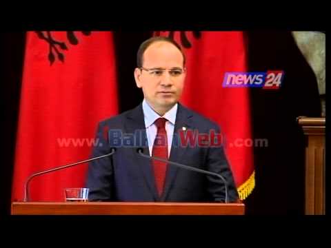 Nishani nderon 4 dëshmorët e demokracisë: Diktatura në Shqipëri ishte shtazarake