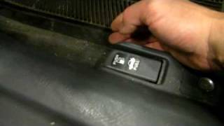 Honda Civic Defective fuel door - the cause and solution