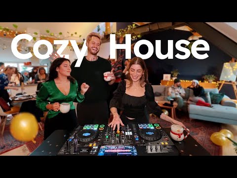 Soulful Chill House Music Mix - Get Cozy With Our Jazzy Christmas Vibes DJ Set