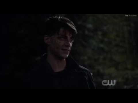 The Flash 3x21 Barry Finds Out How Future Flash Became Savitar
