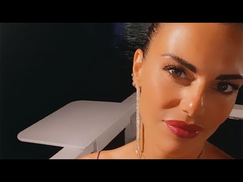 Bianca Guaccero in vacanza si lascia andare, la dedica ai followers: "Il mare di notte..." Bianca Gu