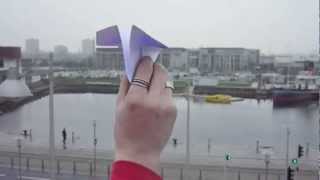 Paper plane, rue des Fusillés Marins, Dunkerque, FR.wmv