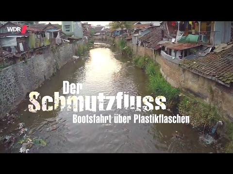 Der Schmutzfluss - Bootsfahrt über Plastikflaschen (2016)