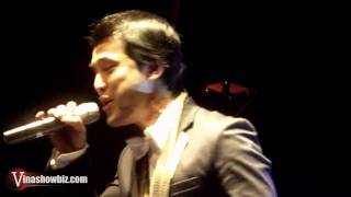 Ung Hoang Phuc LIVE on Vinashowbiz.com