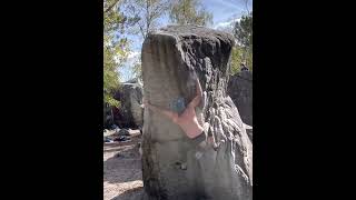 Video thumbnail of Le Flipper (assis), 7a. Fontainebleau