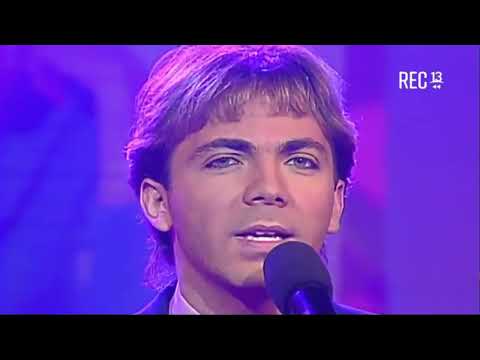 Cristian Castro canta 'Mi vida sin tu amor' en el programa chileno 'Sábado Gigante' (1999)