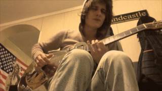 Tyler Bryant - Re-stringing &amp; Singing.