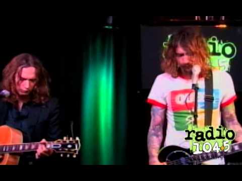 The Darkness - Everybody Have A Good Time (Studio Session at Radio 104.5)