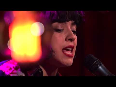 MON LAFERTE🎤 "Amor completo" 🎸acústico exclusivo