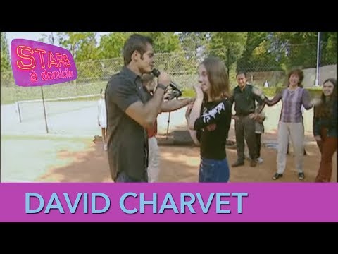 David Charvet en surprise sur un court de tennis - Stars à domicile
