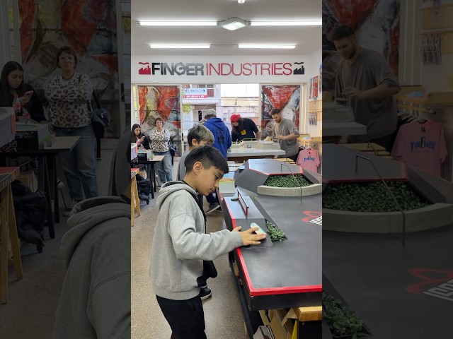 Vídeo relacionado con Magicat 12 Finger Skateboard Set I Patineta de Juguete para Fiestas I Juegos de Dedos I Regalos de Monopatines para Adolescentes I Mini Skates para cumpleaños con Nota de 1.1 por Warentest Online