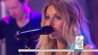 Lindsay Ell perform ‘Waiting on You’ live