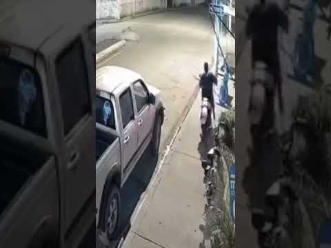 Delincuente intentó robarse una moto en #milagro pero tenía candado en la llanta #guayas
