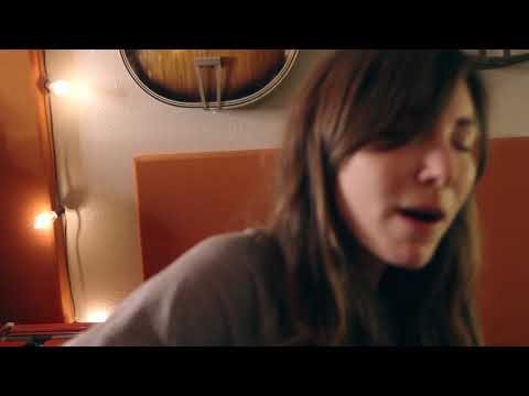 Anna Tivel: "Alleyway" (Little Orange Room Sessions)