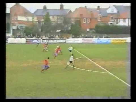 Bromsgrove Rovers 3-1 Dagenham & Redbridge - FA Trophy R2 - January 30th 1993 (Highlights)