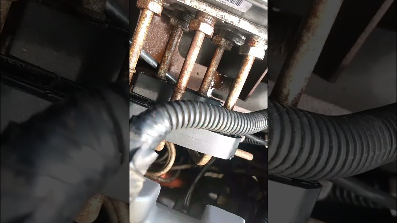 ABS Module MAJOR leak... what do you see is the problem?