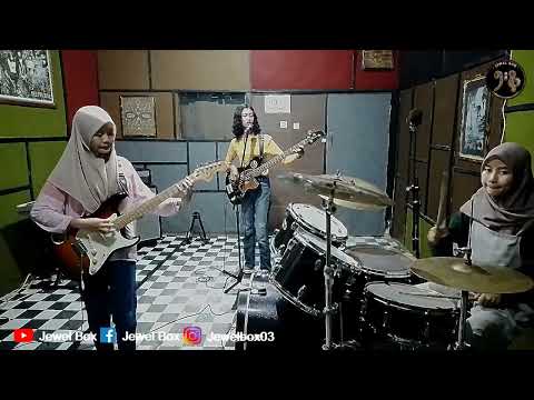 I Will Survive - Cake (LIVE Cover by. Jewel Box)