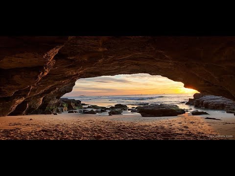 Sea Cave  : Caves Beach NSW, Australia : 28 Dec 2018