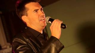 Laurent Sintès chante  Signes extérieurs de richesse