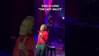 “SING-A-LONG” with ENGELBERT #farewelltour #engelberthumperdinck #thelastwaltz #londonpalladium