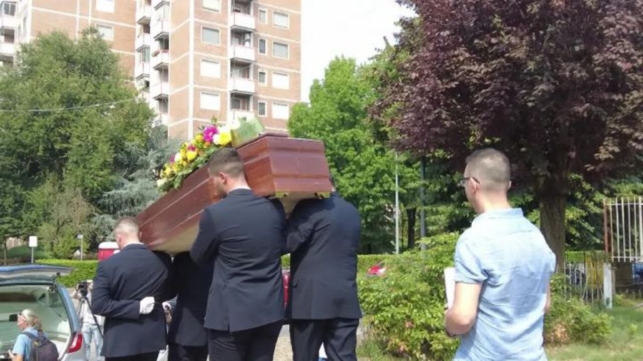 L'ultimo saluto a Cecilia De Astis uccisa da dei minorenni a Milano a bordo di macchina rubata