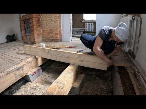 деревянный пол в деревянном доме/ деревенская жизнь