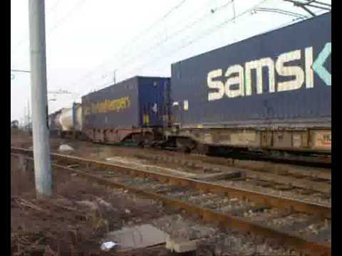 treno container Hupac in arrivo nodo di Novara