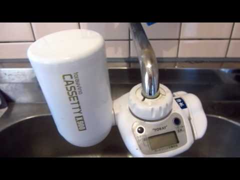 Japan: Wasser mit Wasserfilter trinken