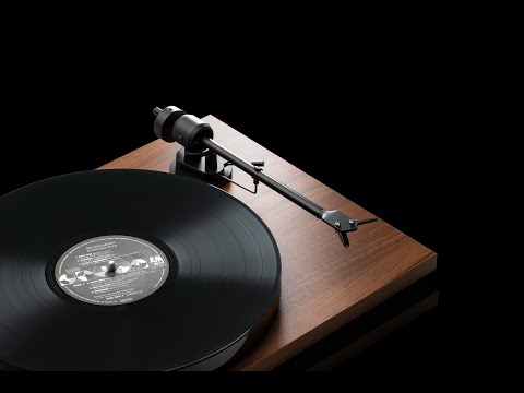 Unboxing and setting up the Pro-Ject E1 Phono turntable