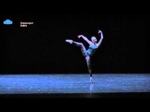 »In the Middle, somewhat Elevated« - Releve woman solo