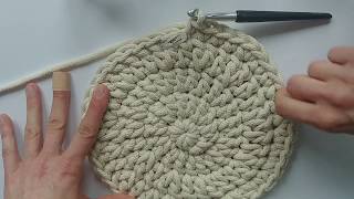 Spirala - ślimak na szydełku - sposób m.in. na dywan ze sznurka bawełnianego. Spiral crochet.