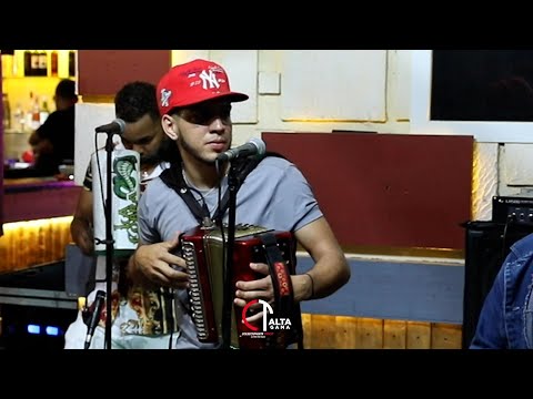 Los Cabareces (Cuarteto Tierra Adentro) Tocando El Rubio Acordeon