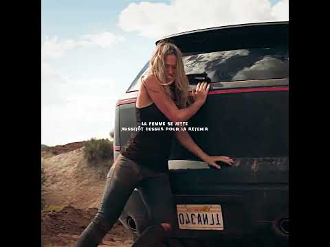 Elle pousse sa propre voiture du haut d'une falaise pour sauver son bébé enfermé à 40°C ! #shorts
