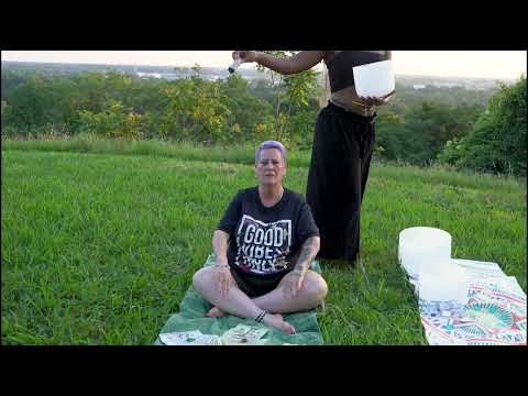 Urfavgrannie - "Manifest A Million" (Offizielles Video)