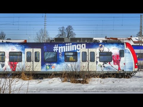 Werbe S-Bahn "EHC Red Bull" in Holzkirchen Bahnhof