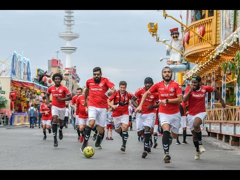 Weltrekordversuch in Hamburg: Die Kicker des FC Hamburger Berg dribbeln 4.000 Kilometer
