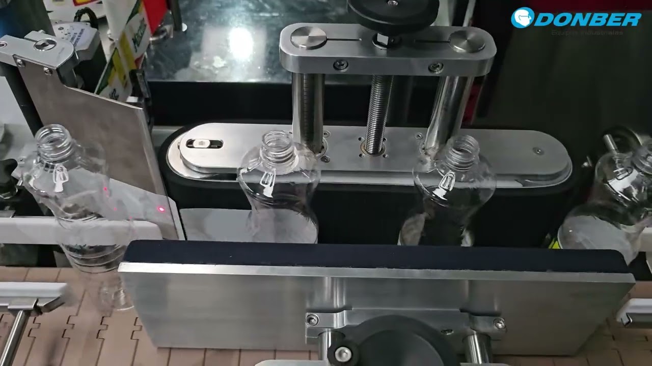 Etiquetadora automática de banda continua modelo ETAH-50, marca Donber Equipos Industriales