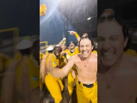 Rain can’t stop the fun! #shorts#baseball#bananaball#savannahbananas