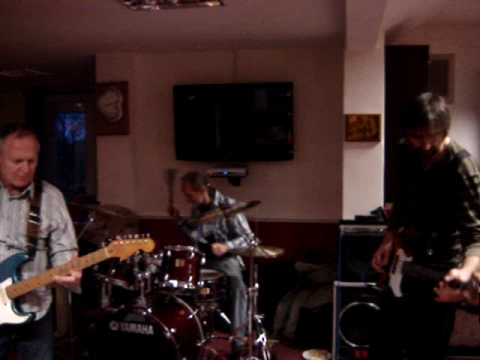 Bob Bowles Band , Painswick Blues Club,with Ken 7th April 2010 017.mpg