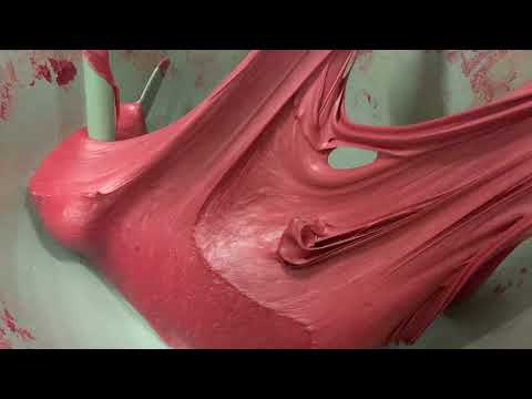 Produktionsschritt der vielleicht beliebtesten Paste der Welt, die Liquid Powder Paste von IB.