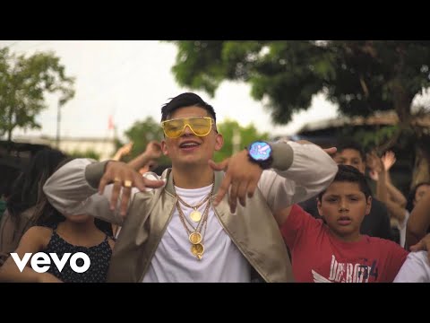 Carlitos Junior - La Estrella del Barrio (Official Music Video)